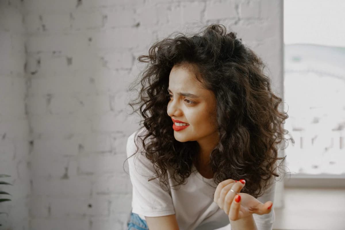 Should Founders Build Their Own Sales Deck?